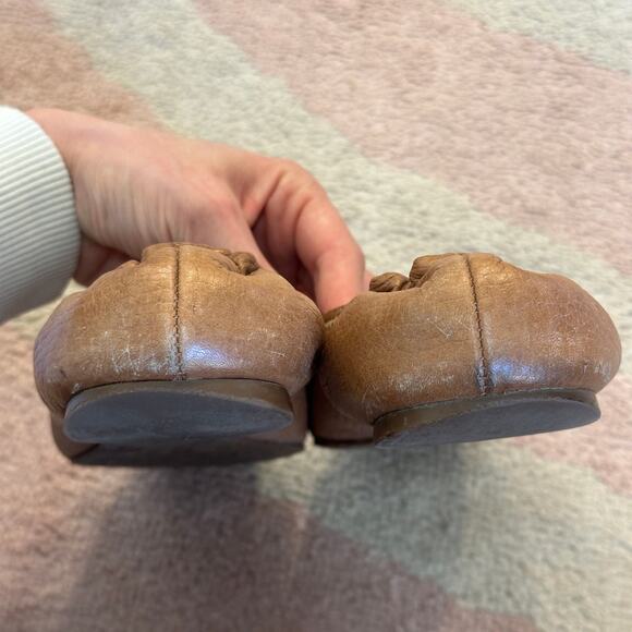 Tory Burch Reva Royal Tan Tumbled Leather Logo Ballet Flats Balletcore Preppy - Picture 5 of 9